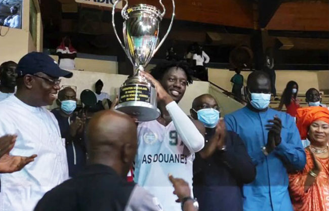 BASKET : VAINQUEUR DE LA COUPE DU SENEGAL 2021 HOMMES, L’AS Douanes remporte son 8e trophée national
