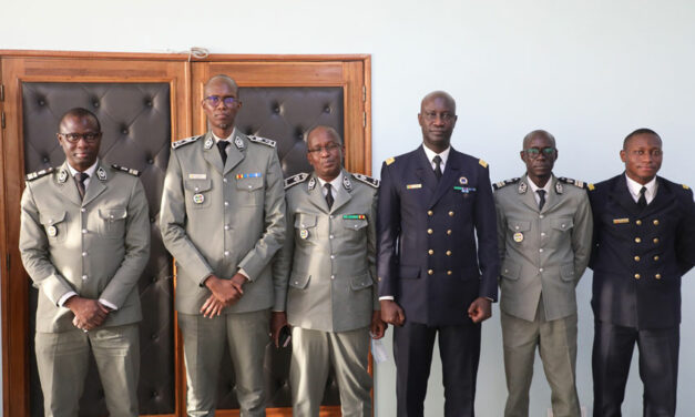 Partenariat entre la Douane et la Marine nationale Le Chef d’État-Major de la Marine nationale en visite de courtoisie à la DGD