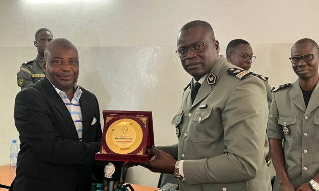 Suite de la visite d’études de la mission nigériane : Les membres de la délégation à l’École des Douanes