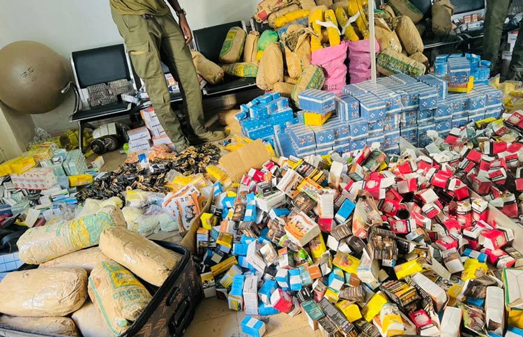 Lutte contre le trafic illicite : Saisie de faux médicaments par la Brigade commerciale des Douanes de Keur Ayip