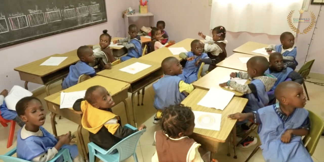 DOUANES-POPULATIONS : REMISE DE MATÉRIEL AU CENTRE TALIBOU DABO
