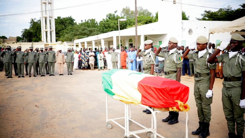 Cérémonie de levée de Corps de l’Adjudant Adama NDIAYE : Des moments empreints d’émotion et de solennité