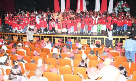 Arbre de Noël 2025 de la Douane : Le Directeur général en communion avec les enfants du personnel