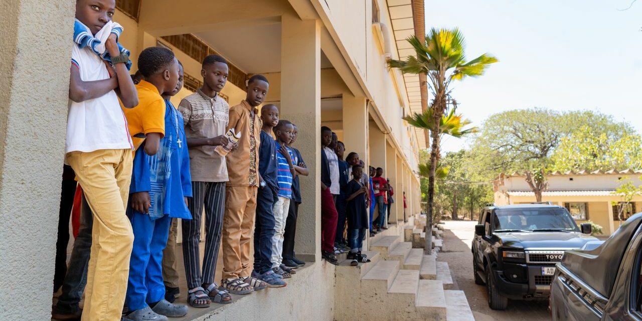 Douane-Populations : La Direction générale des Douanes au chevet du Petit Séminaire de Ngazobil