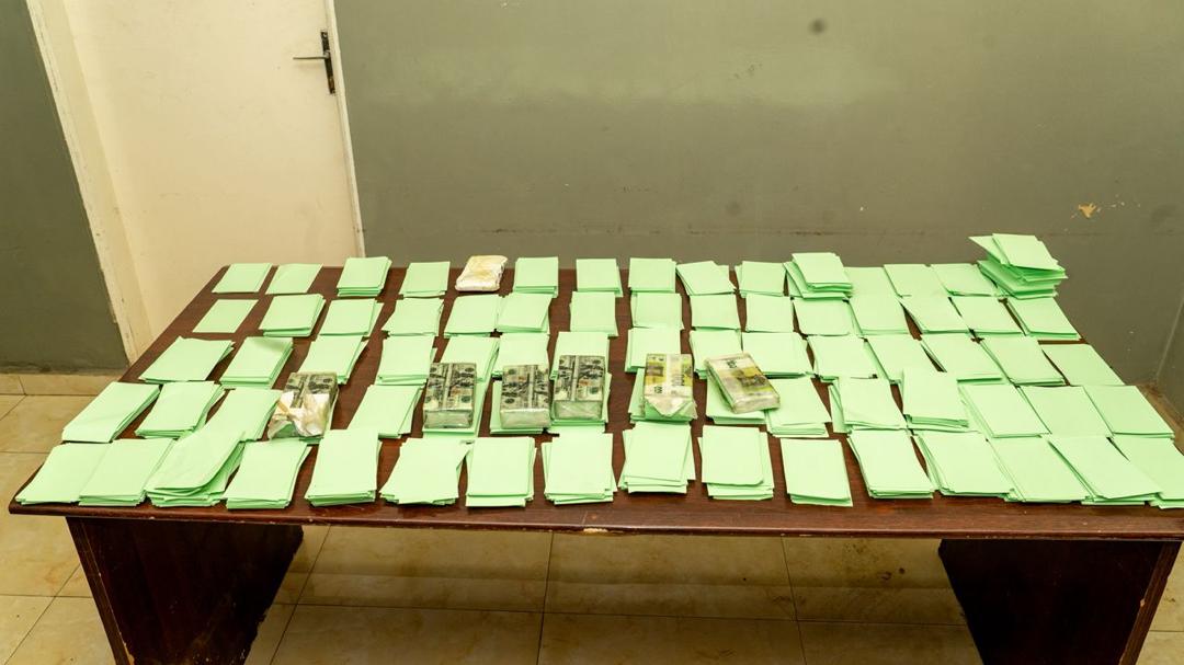 Lutte contre le faux monnayage : Saisie record de six (06) milliards de faux billets-verts réalisée à Thiaroye Azur par La Brigade mobile des Douanes de Pikine