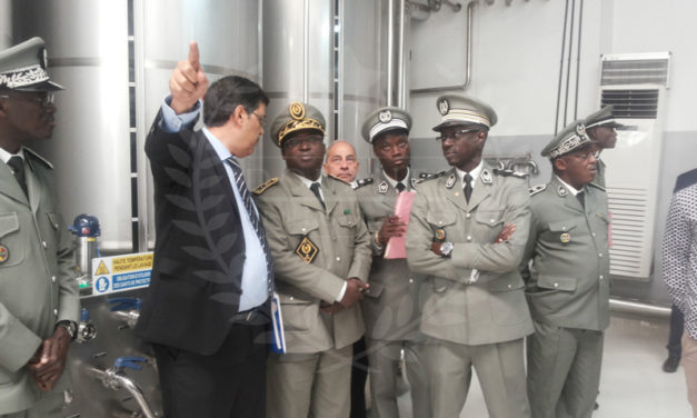 Visite du DG des Douanes, Papa Ousmane Gueye, aux industries des boissons du Sénégal (IBS)
