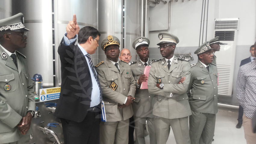 Visite du DG des Douanes, Papa Ousmane Gueye, aux industries des boissons du Sénégal (IBS)