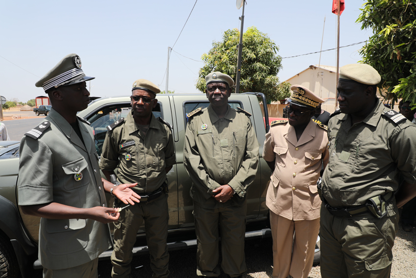 VISIT OF THE DGD TO THE GOULOUMBOU UNIT: A brand-new pick-up and congratulations to the men