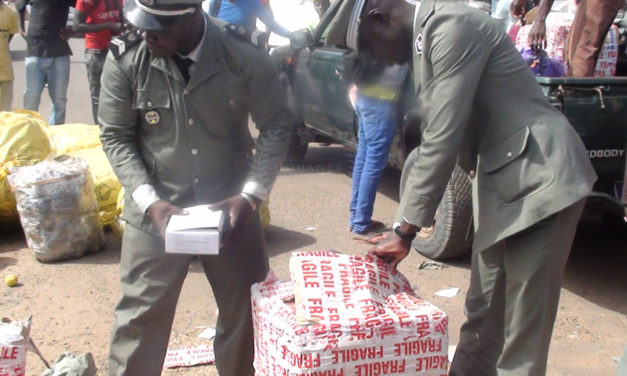 Saisie de 400 kilos de médicaments par la Douane à la FIDAK 2015