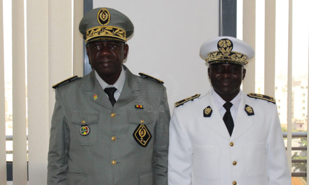 Visite de courtoisie du Chef d’Etat Major de la Marine à Monsieur le Directeur général des Douanes