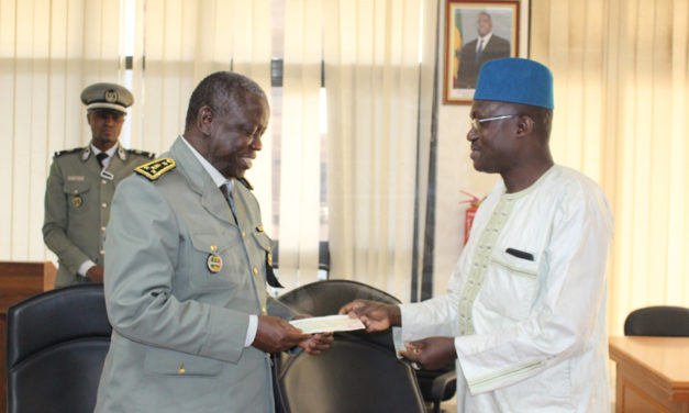Cérémonie de remise de chèque (subvention) du COSEC à la DGD