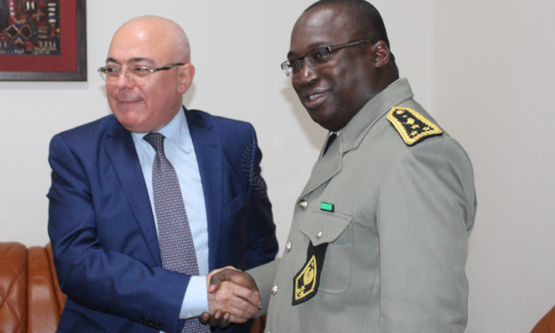 Douane – Lutte contre le trafic de drogue : L’Azerbaïdjan offre deux chiens renifleurs au Sénégal