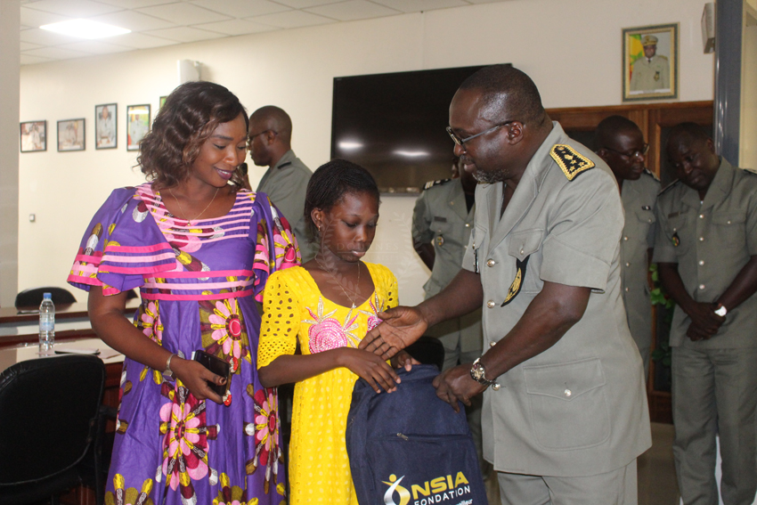 Remise de kits scolaires par la Mutuelle des Douanes