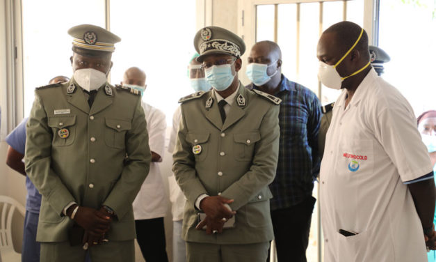 Protection du personnel de première ligne contre la COVID-19 : Images de la séance de vaccination des agents du Centre médico-social de la Douane