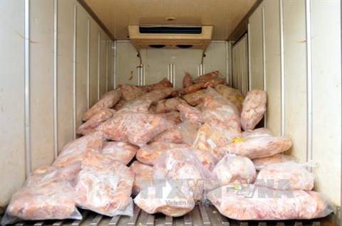 Saisie de plus d’1 tonne de cuisses de poulets par le GPR de la Douane