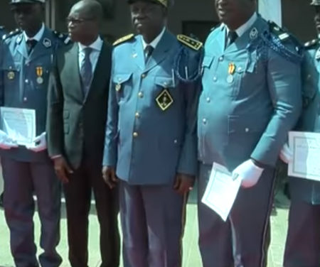 4 avril 2018 : Cérémonie de décoration à la médaille d’honneur de la douane le directeur annonce de nouvelles mesures …