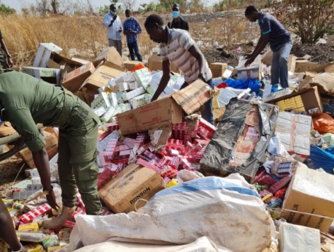 Titre : Kédougou 1,6 tonnes de faux médicaments incinérés