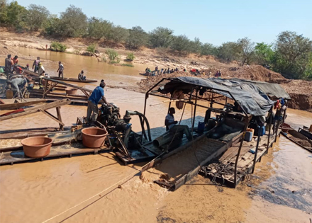 PROTECTION DE L’ECONOMIE NATIONALE ET LUTTE CONTRE LE CRIME ORGANISE : La Douane met fin à une exploitation frauduleuse de ressources minières à Kédougou
