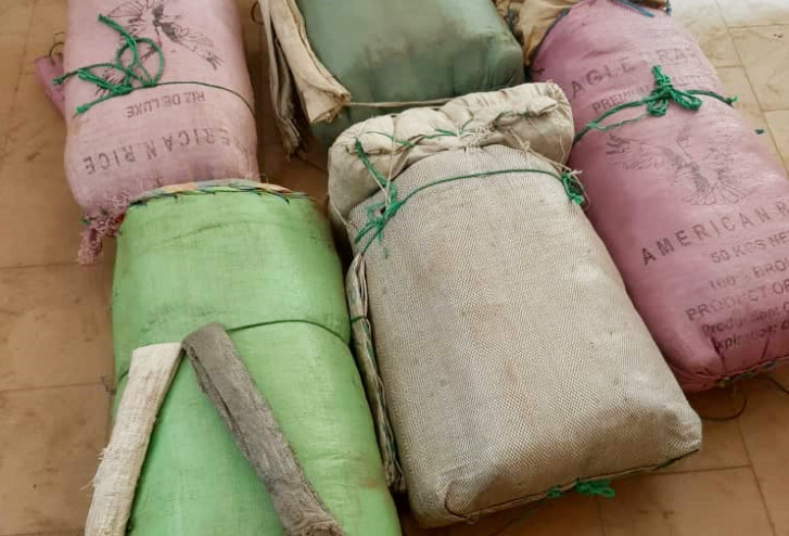 Démantèlement des réseaux et couloirs de trafic de stupéfiants : La Douane de Nioro fait une nouvelle saisie de 94 kg de chanvre indien.