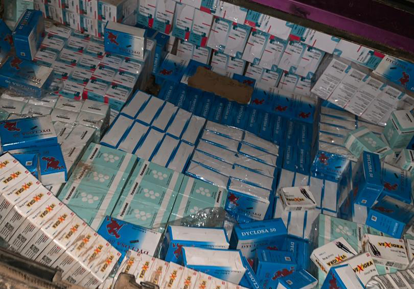 Saisie d’un véhicule Berline rempli de faux médicaments vers la frontière gambienne ( Keur Mbouki)
